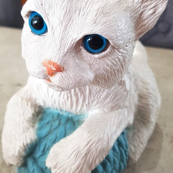 1970s Vintage 7" Blue Eyed Kitten - Picture 6 of 7